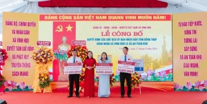 Agribank nối dài hành trình "Nâng bước em tới trường"