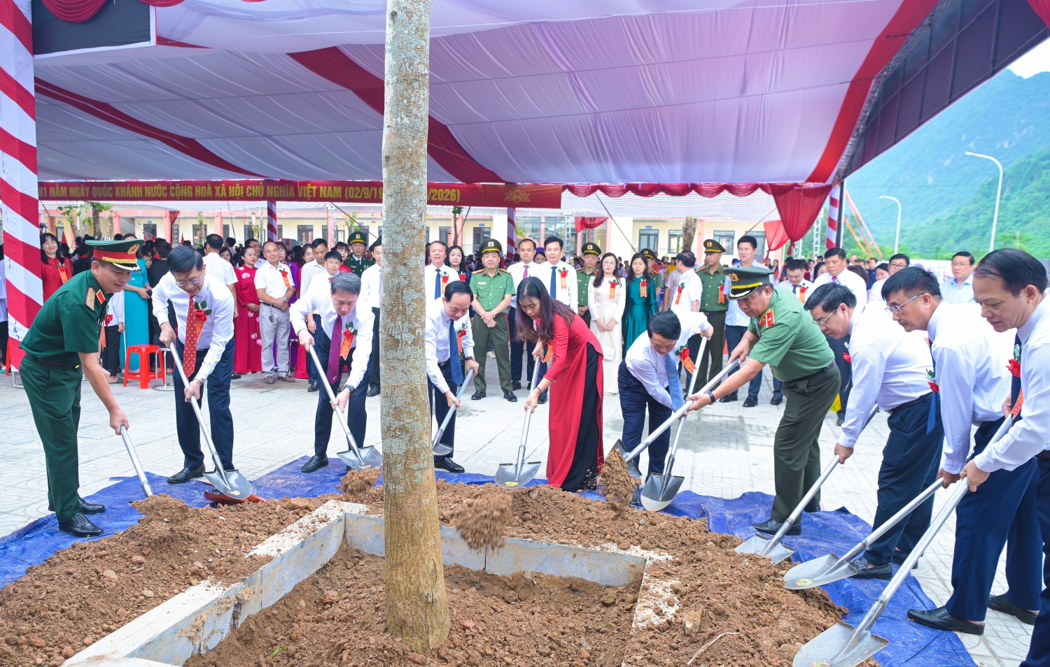 PETROVIETNAM trao tặng phòng STEM cho Trường nội trú Tiểu học và THCS Thanh Thủy (Tuyên Quang)