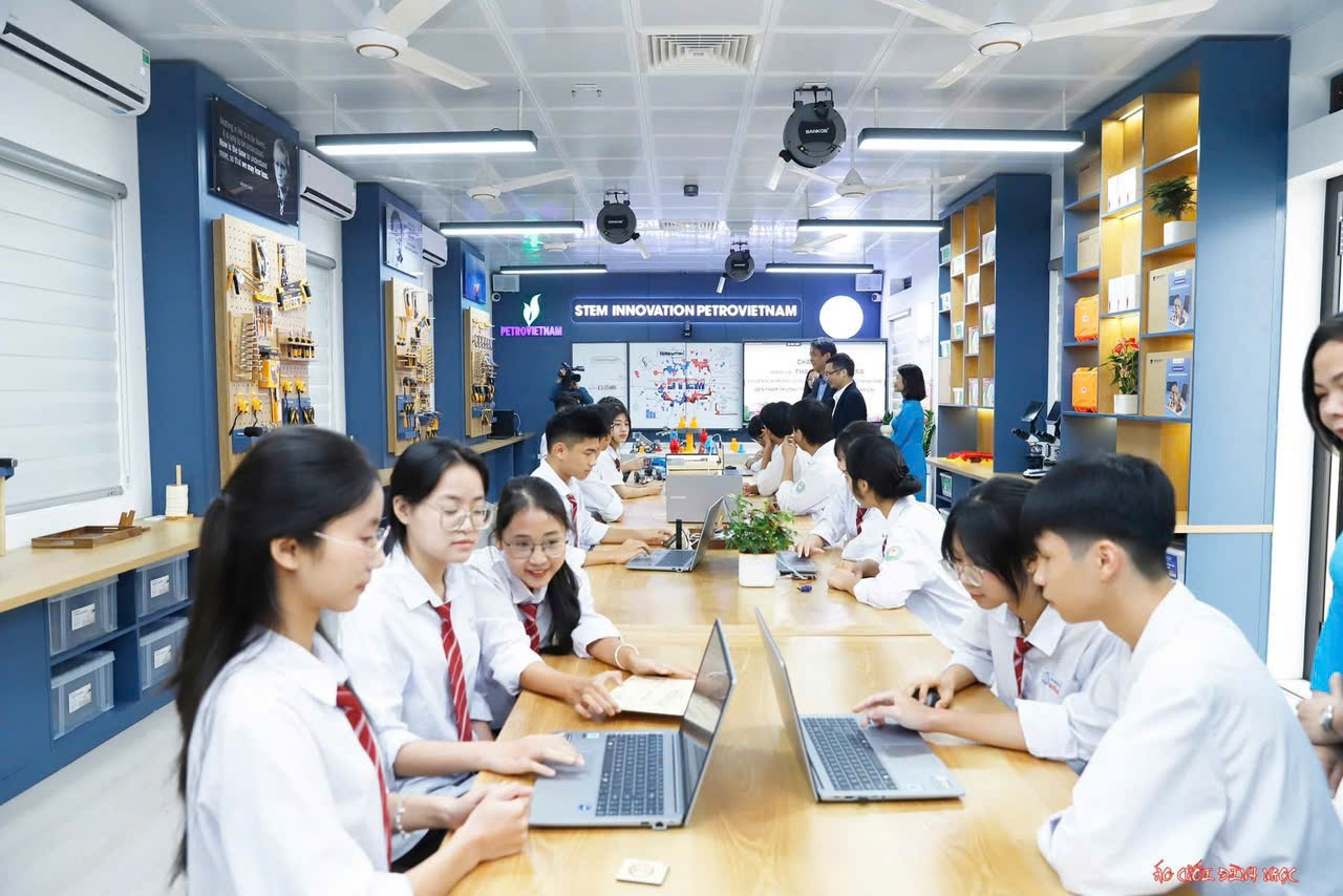 STEM Innovation PETROVIETNAM: Đồng hành chắp cánh ước mơ khoa học trong năm học mới