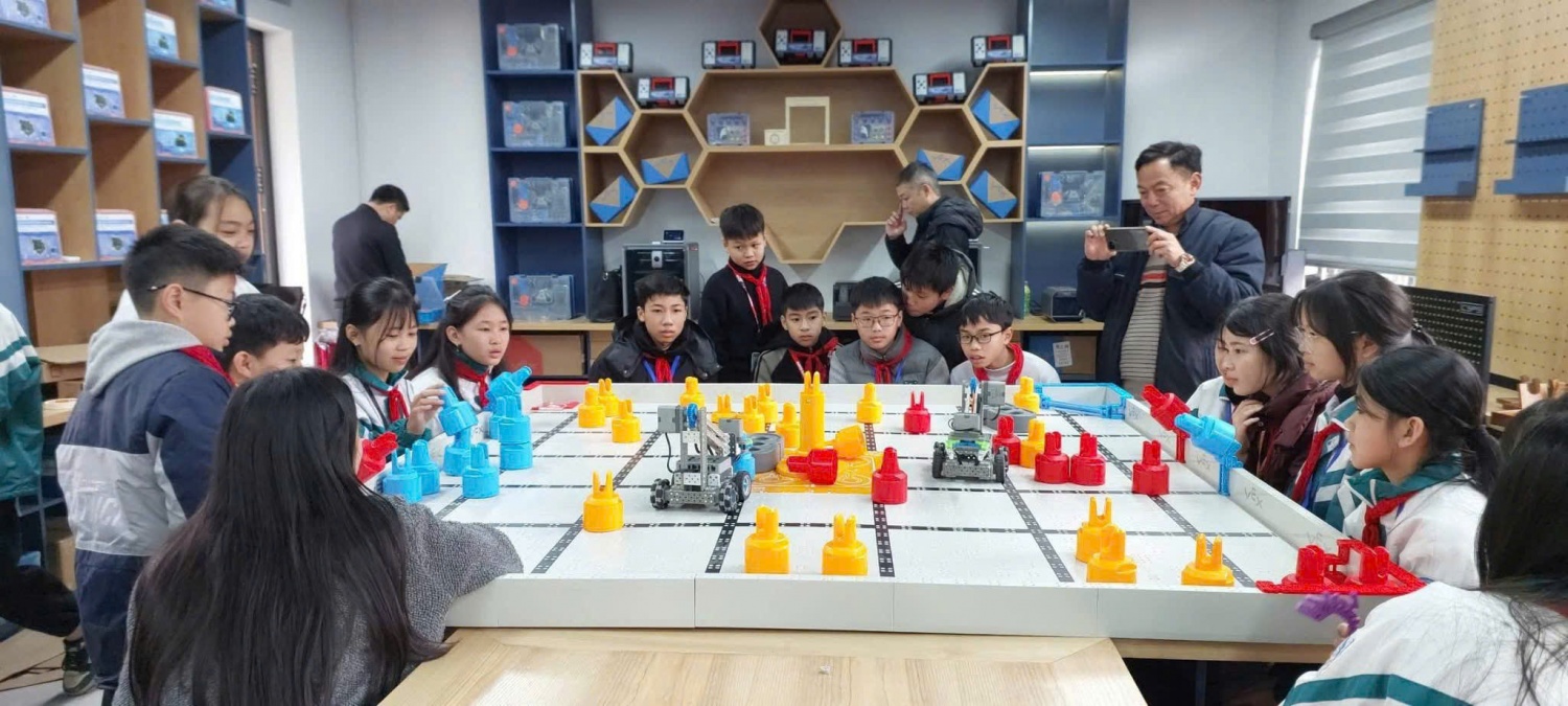 STEM Innovation PETROVIETNAM: Đồng hành chắp cánh ước mơ khoa học trong năm học mới