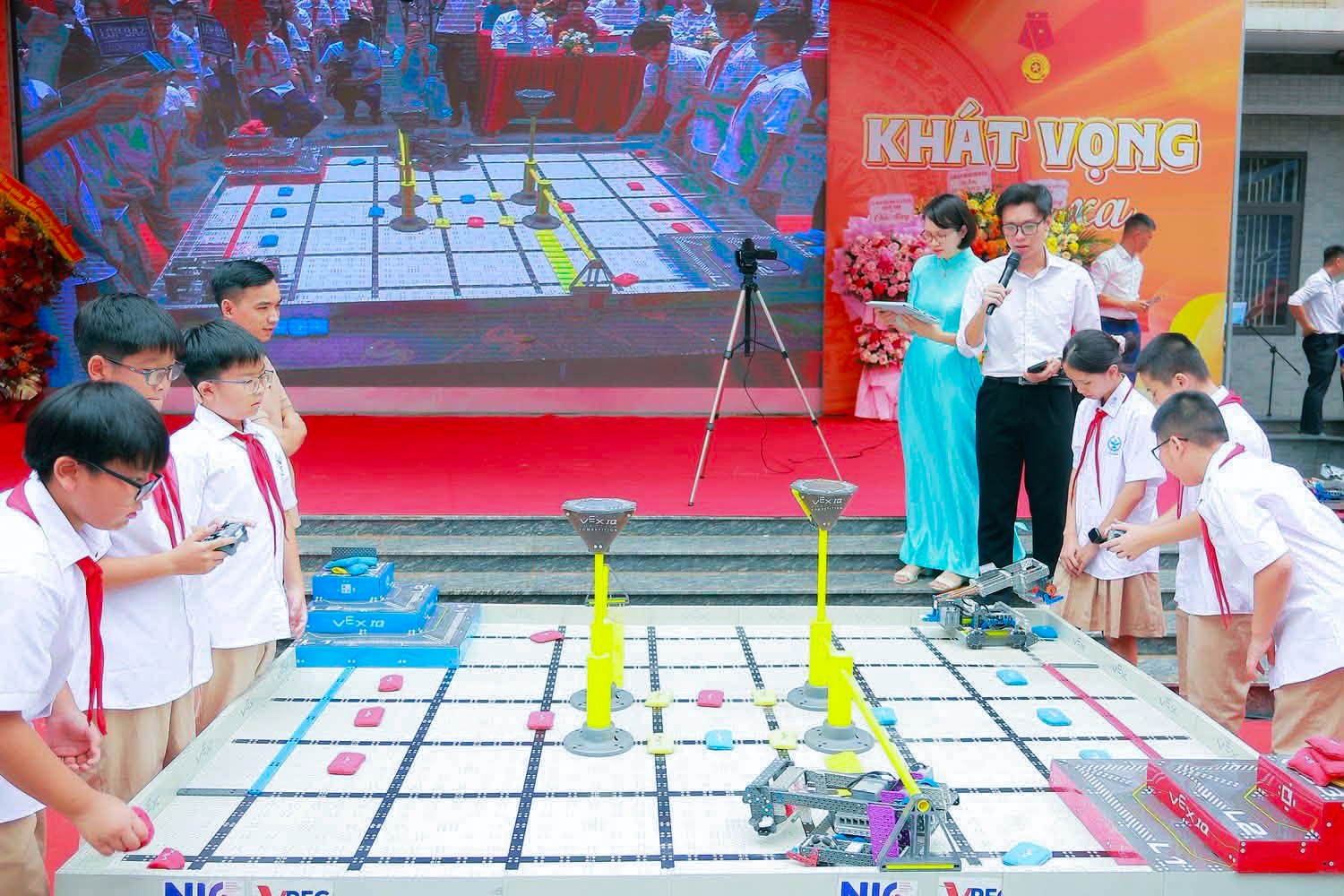 STEM Innovation PETROVIETNAM: Đồng hành chắp cánh ước mơ khoa học trong năm học mới