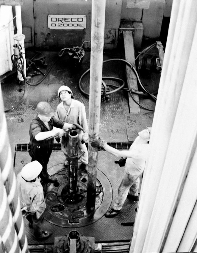 Giải mã dòng dầu trong đá móng Bạch Hổ
