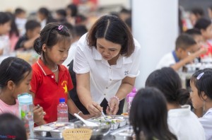 Chuyện về những bát cơm nóng giữ chân học sinh nơi biên cương Phong Thổ