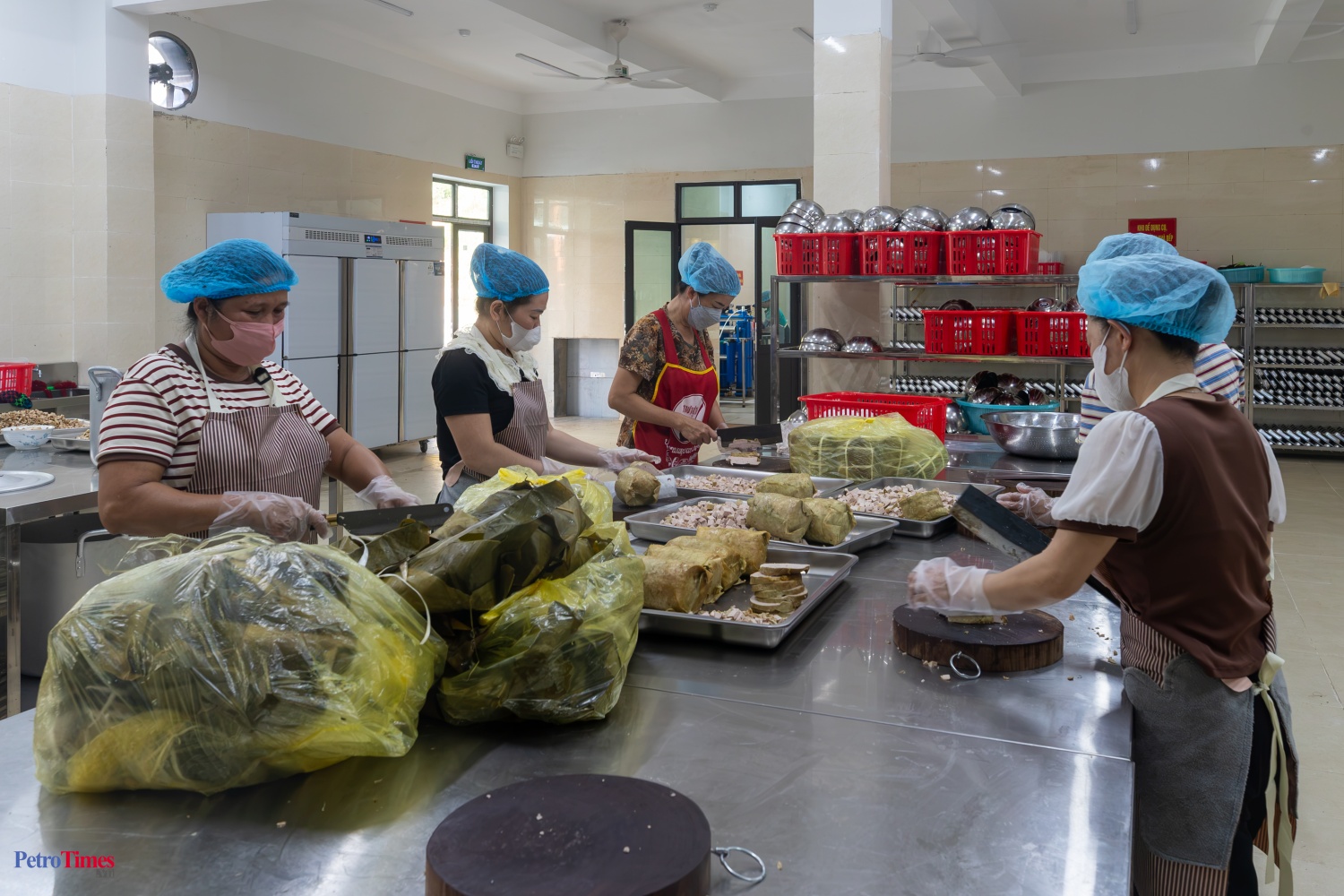Chuyện về những bát cơm nóng giữ chân học sinh nơi biên cương Phong Thổ