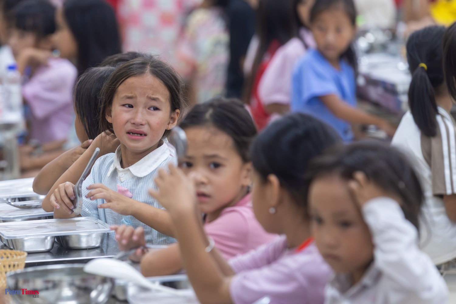 Chuyện về những bát cơm nóng giữ chân học sinh nơi biên cương Phong Thổ