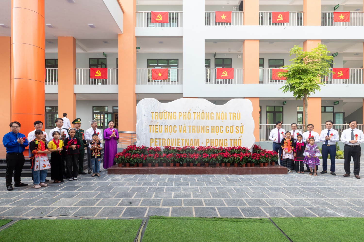 PETROVIETNAM và sứ mệnh thắp sáng tri thức vùng biên cương PETROVIETNAM và sứ mệnh thắp sáng tri thức vùng biên cương