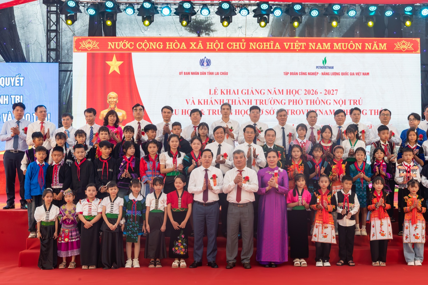 PETROVIETNAM và sứ mệnh thắp sáng tri thức vùng biên cương PETROVIETNAM và sứ mệnh thắp sáng tri thức vùng biên cương