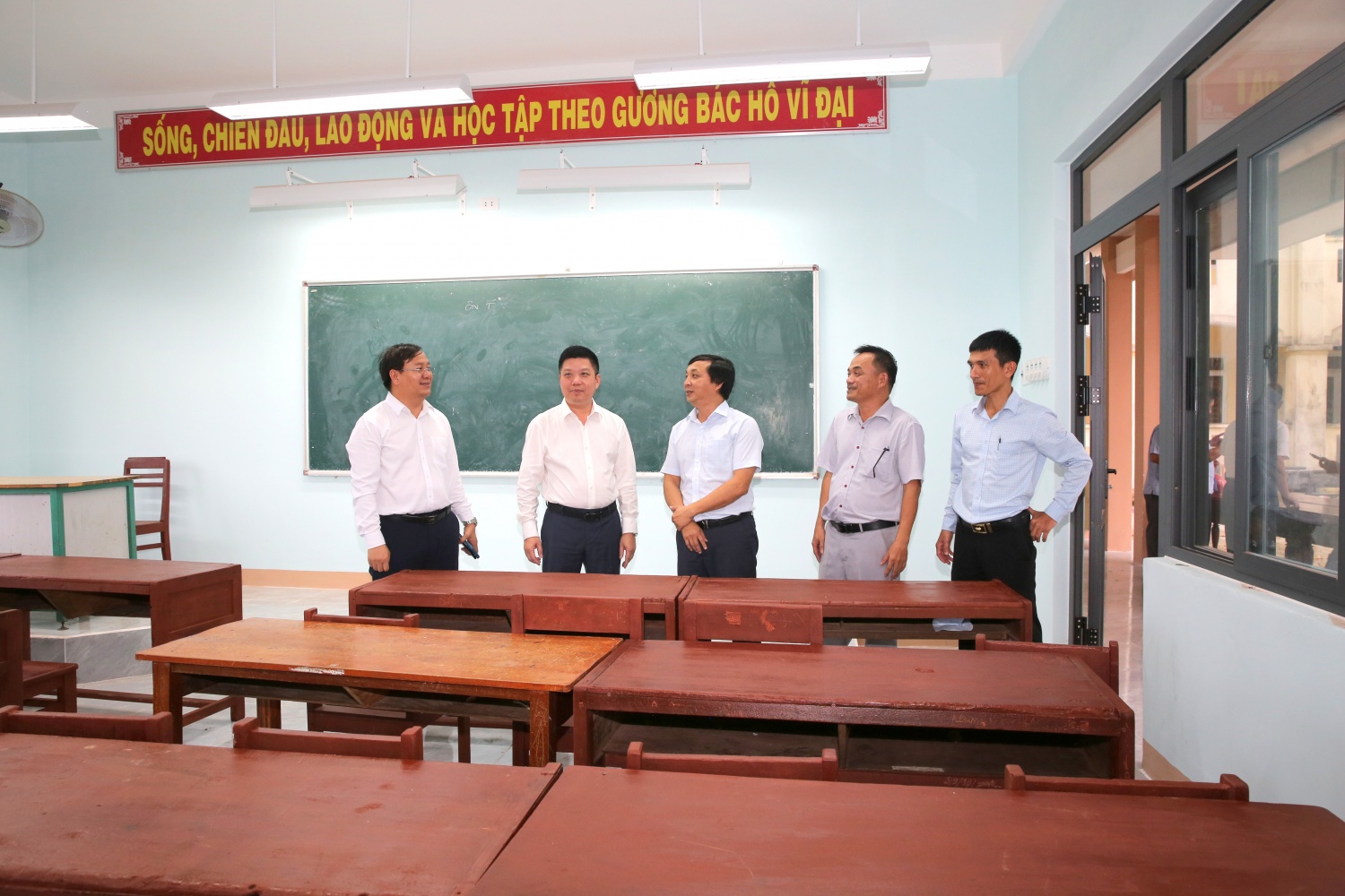 BSR mang niềm vui năm học mới đến học sinh xã Trường Giang BSR mang niềm vui năm học mới đến học sinh xã Trường Giang
