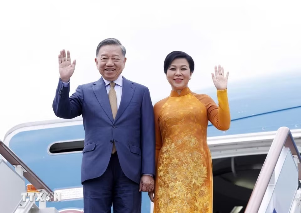 Tổng Bí thư, Chủ tịch nước Tô Lâm cùng Phu nhân bắt đầu thăm cấp Nhà nước Liên bang Nga Tổng Bí thư, Chủ tịch nước Tô Lâm cùng Phu nhân bắt đầu thăm cấp Nhà nước Liên bang Nga
