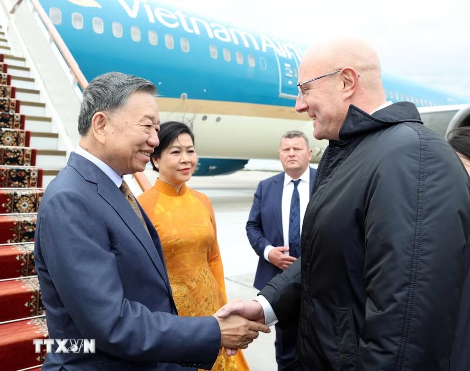 Tổng Bí thư, Chủ tịch nước Tô Lâm cùng Phu nhân bắt đầu thăm cấp Nhà nước Liên bang Nga Tổng Bí thư, Chủ tịch nước Tô Lâm cùng Phu nhân bắt đầu thăm cấp Nhà nước Liên bang Nga