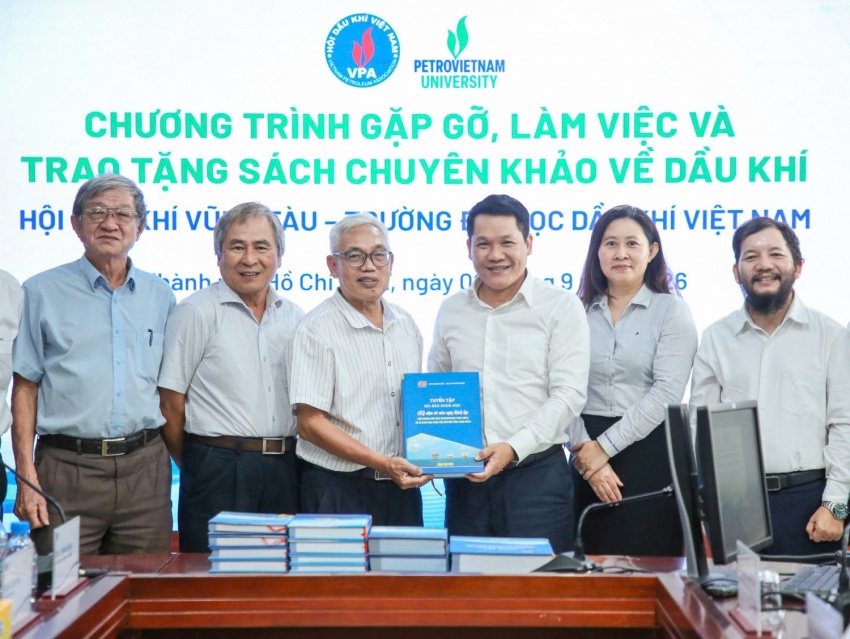 PVU đón tiếp và làm việc với Hội Dầu khí Vũng Tàu: Kết nối tri thức, truyền lửa cho thế hệ trẻ PVU làm việc với Chi hội Dầu khí Vũng Tàu: Kết nối tri thức, truyền lửa cho thế hệ trẻ