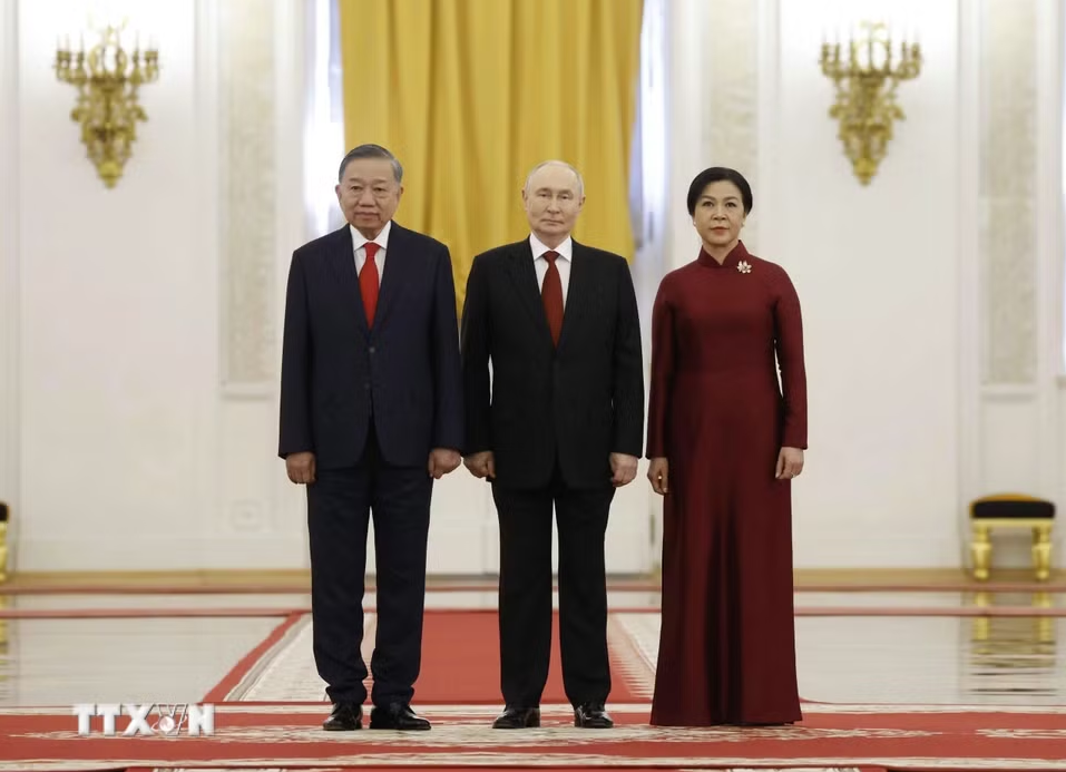 Tổng thống Nga Putin chủ trì Lễ đón Tổng Bí thư, Chủ tịch nước Tô Lâm cùng Phu nhân Tổng thống Nga Putin chủ trì Lễ đón Tổng Bí thư, Chủ tịch nước Tô Lâm cùng Phu nhân