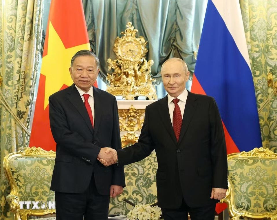 Tổng thống Nga Putin chủ trì Lễ đón Tổng Bí thư, Chủ tịch nước Tô Lâm cùng Phu nhân Tổng thống Nga Putin chủ trì Lễ đón Tổng Bí thư, Chủ tịch nước Tô Lâm cùng Phu nhân