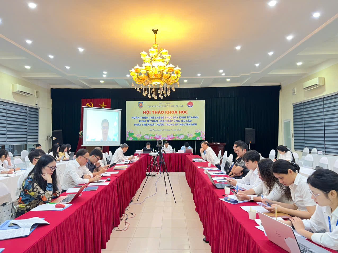 Tháo “nút thắt” thể chế để doanh nghiệp chuyển đổi xanh Tháo “nút thắt” thể chế, tạo đà cho doanh nghiệp chuyển đổi xanh