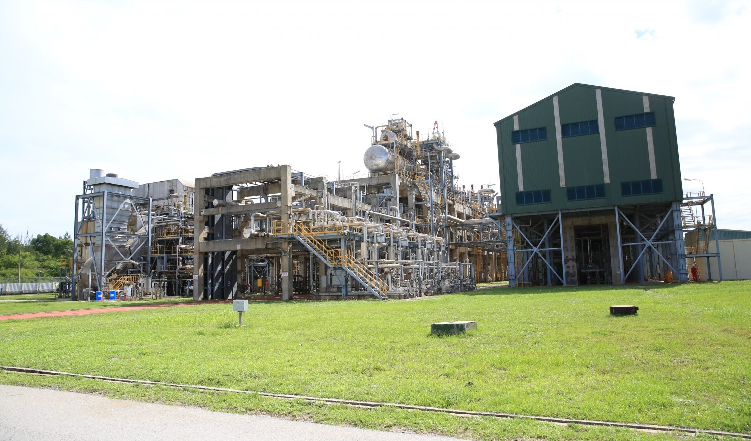 Digital-Era Energy Saving: Dung Quat Refinery's “Dual-Firing” Innovation Saves Nearly VND 400 Billion