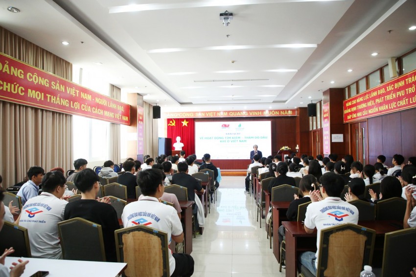 Truyền lửa đam mê, thắp sáng khát vọng cho thế hệ trẻ PVU Truyền lửa đam mê, thắp sáng khát vọng cho thế hệ trẻ PVU