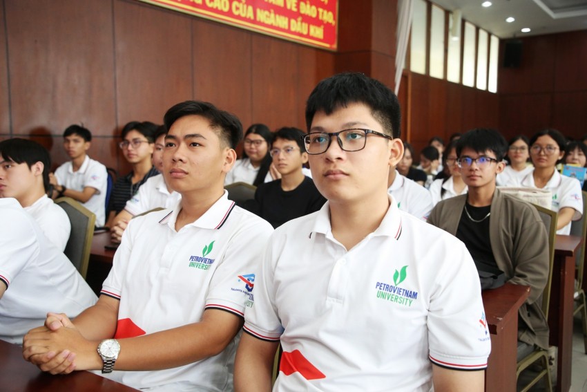 Truyền lửa đam mê, thắp sáng khát vọng cho thế hệ trẻ PVU Truyền lửa đam mê, thắp sáng khát vọng cho thế hệ trẻ PVU