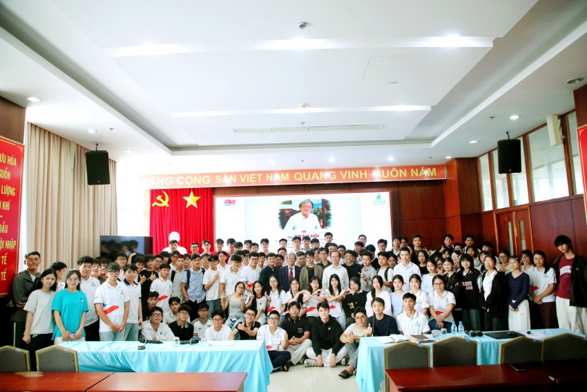 Truyền lửa đam mê, thắp sáng khát vọng cho thế hệ trẻ PVU Truyền lửa đam mê, thắp sáng khát vọng cho thế hệ trẻ PVU