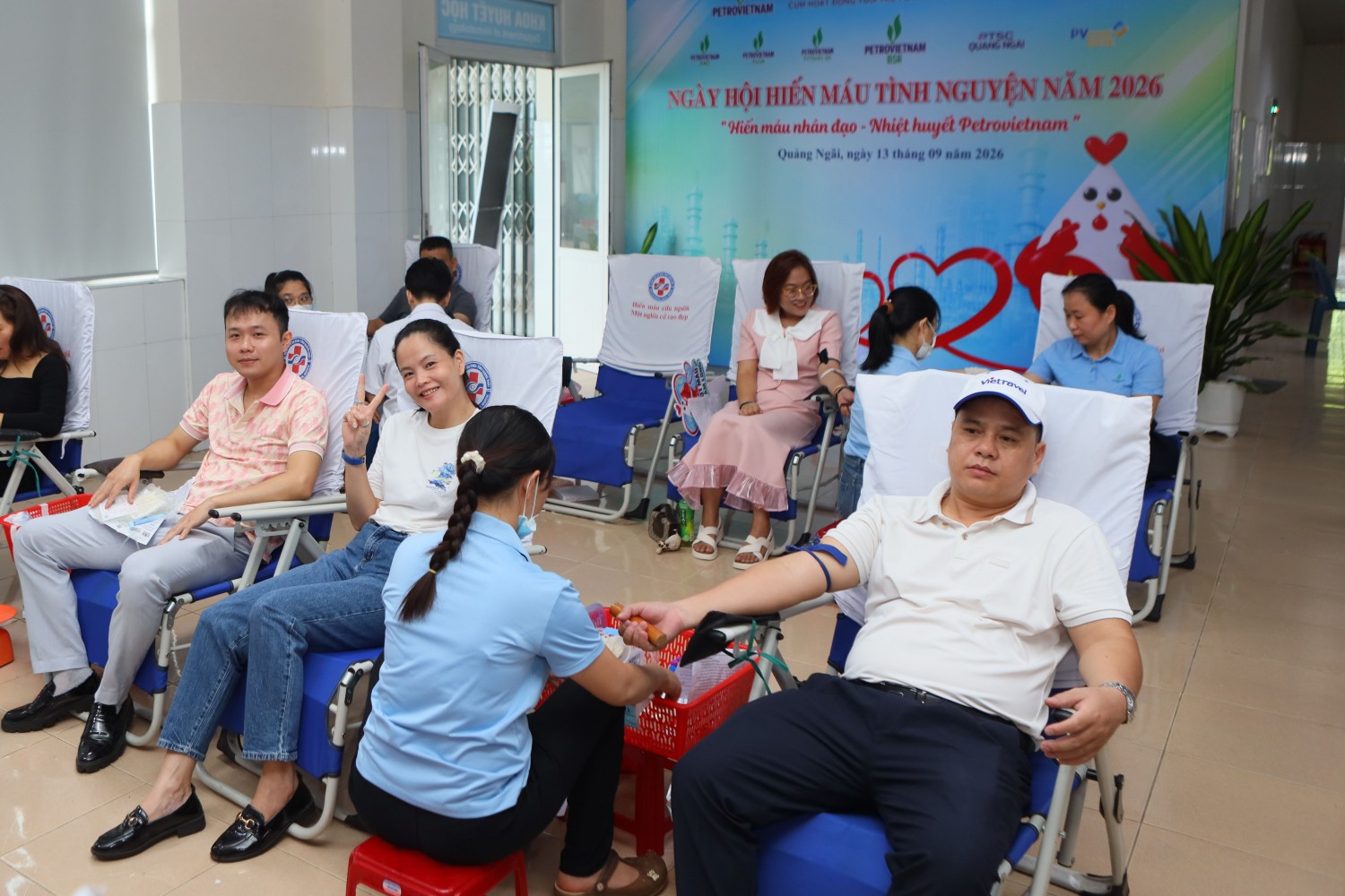 Nhiều NLĐ hào hứng trước hoạt động ý nghĩa do Đoàn Thanh niên BSR phối hợp với Cụm hoạt động Dầu khí miền Trung và các đơn vị liên quan tổ chức. Nhiều NLĐ hào hứng trước hoạt động ý nghĩa do Đoàn Thanh niên BSR phối hợp với Cụm hoạt động Dầu khí miền Trung và các đơn vị liên quan tổ chức.
