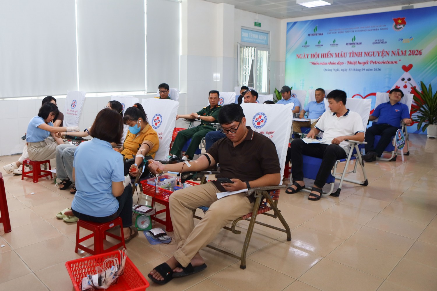 Trong sáng ngày 13/9, đông đảo CBCNV các đơn vị thuộc PETROVIETNAM tại Quảng Ngãi đã có mặt để hiến máu. Trong sáng ngày 13/9, đông đảo CBCNV các đơn vị thuộc PETROVIETNAM tại Quảng Ngãi đã có mặt để hiến máu.