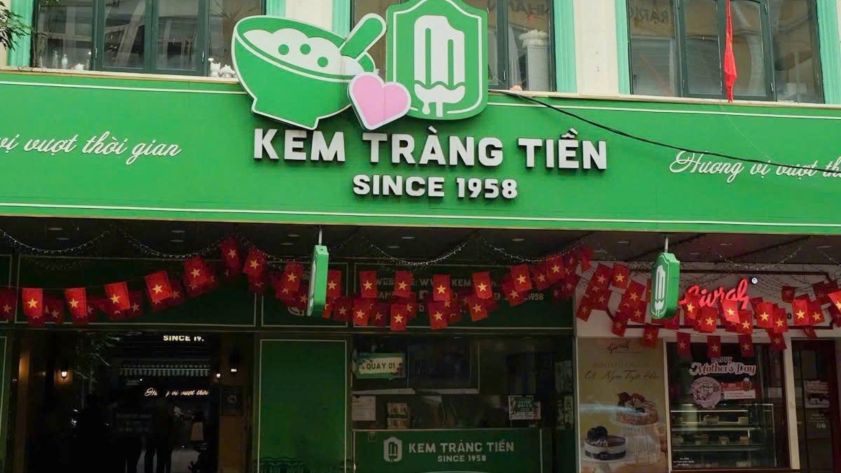 Hà Nội: Người dân xếp hàng lưu giữ vị kem ký ức 35 Tràng Tiền