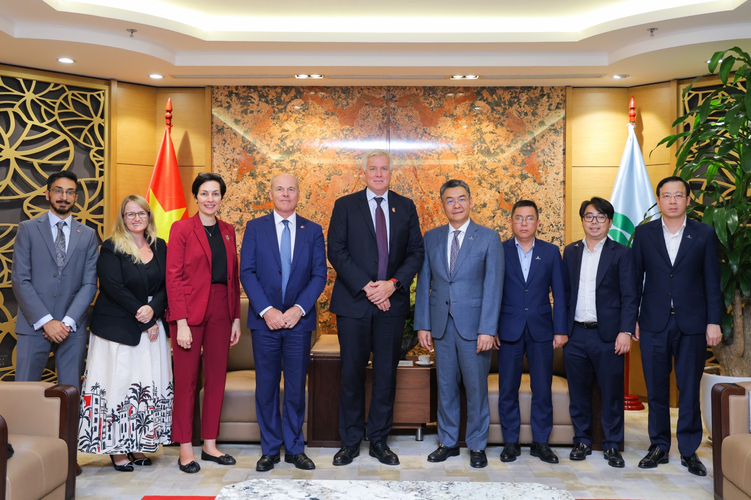 PETROVIETNAM thúc đẩy hợp tác năng lượng với Canada