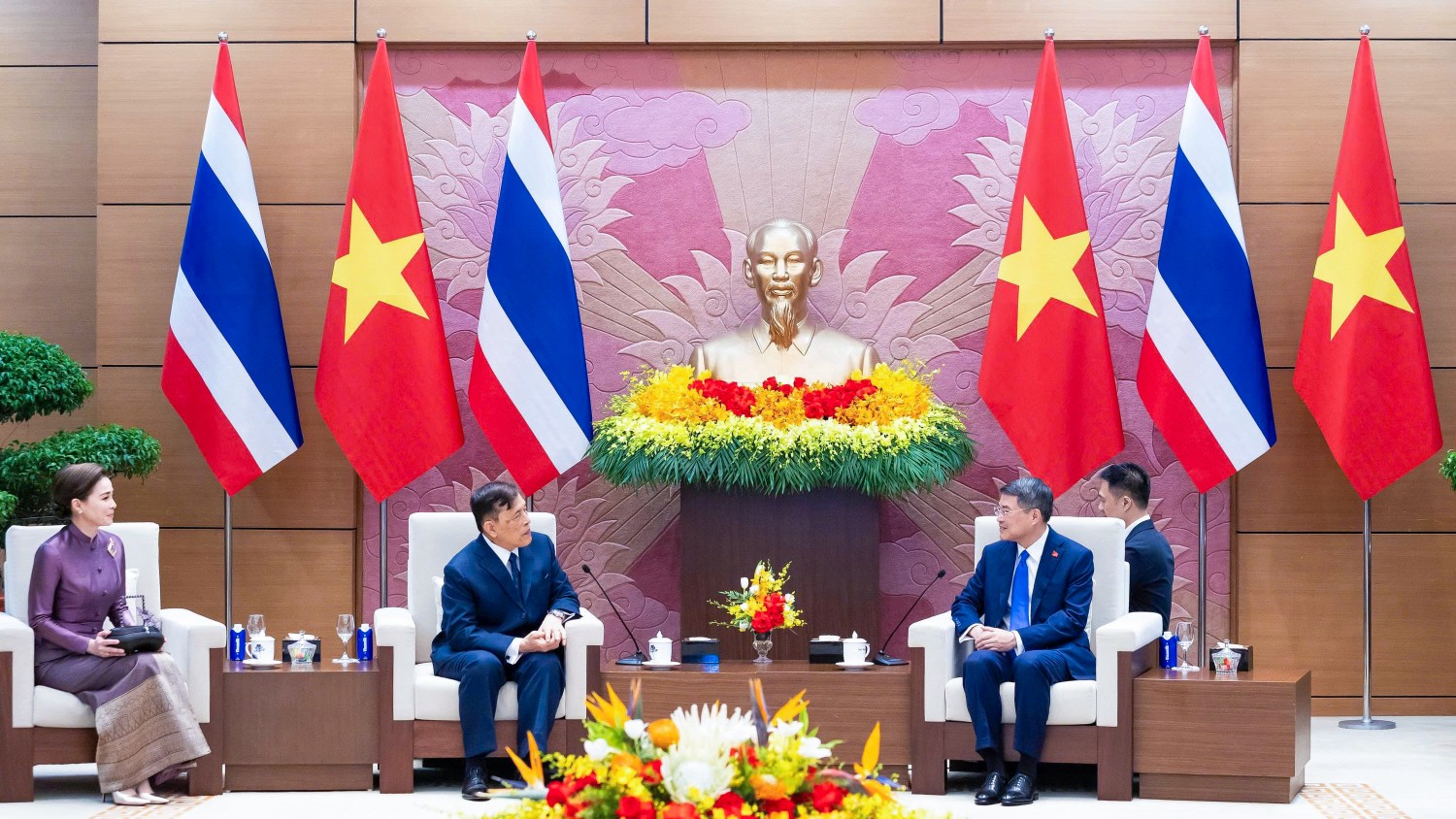 Củng cố, làm sâu sắc hơn quan hệ hữu nghị, hợp tác Việt Nam - Thái Lan