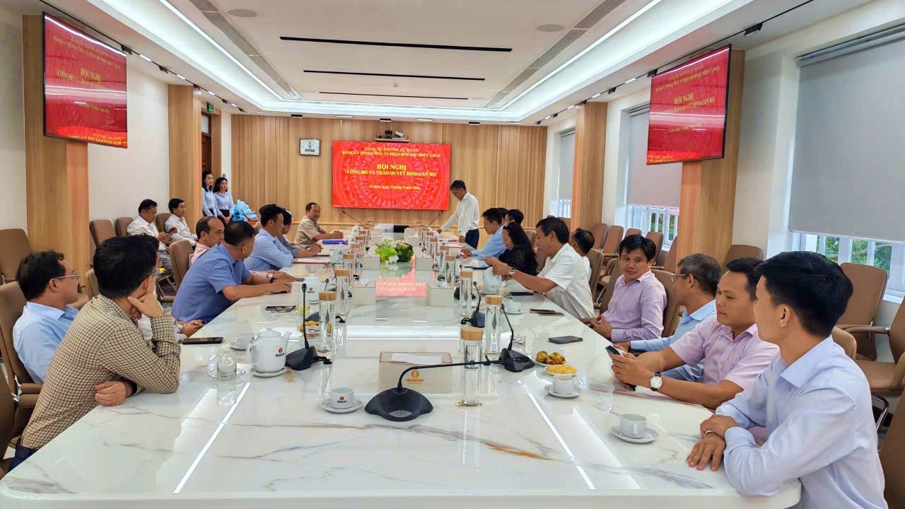 Đảng ủy PVCFC công bố các quyết định về công tác cán bộ Đảng ủy PVCFC công bố các quyết định về công tác cán bộ