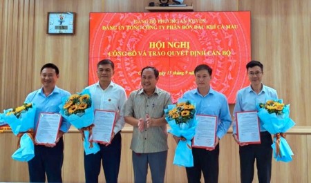 Đảng ủy PVCFC công bố các quyết định về công tác cán bộ