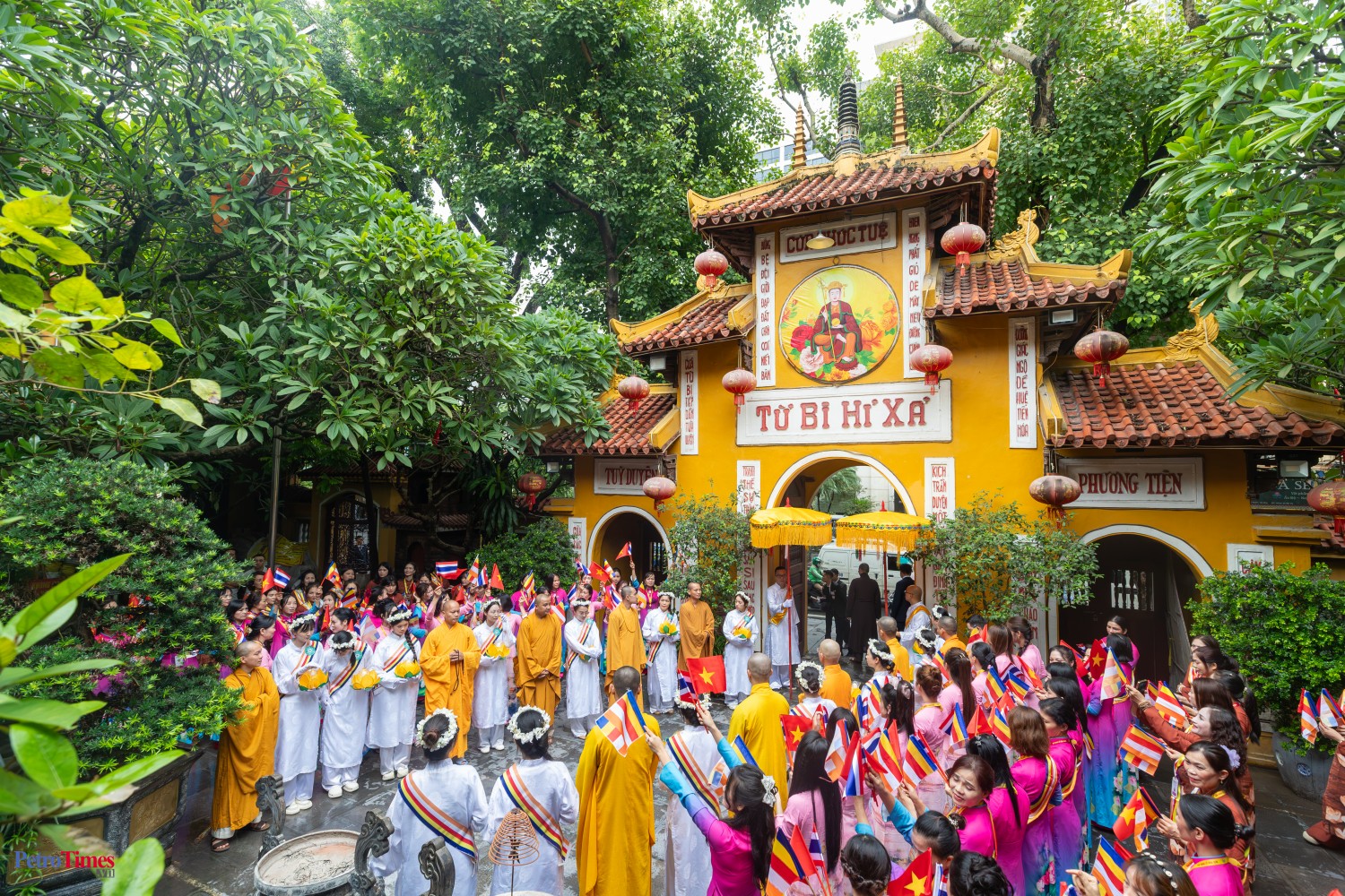 Nhà vua Thái Lan cùng Hoàng hậu thăm, dự lễ cầu an chùa Quán Sứ Nhà vua Thái Lan và Hoàng hậu dự lễ cầu an tại chùa Quán Sứ