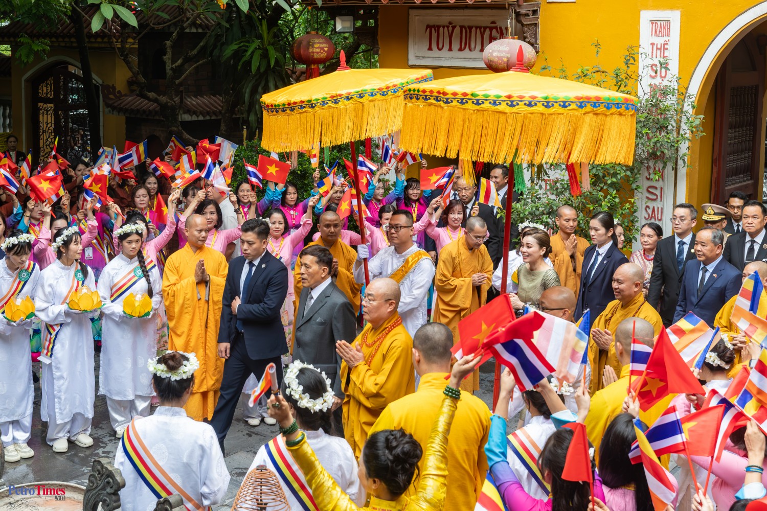 Nhà vua Thái Lan cùng Hoàng hậu thăm, dự lễ cầu an chùa Quán Sứ Nhà vua Thái Lan và Hoàng hậu dự lễ cầu an tại chùa Quán Sứ