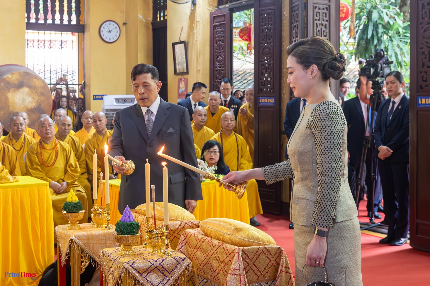 Nhà vua Thái Lan cùng Hoàng hậu thăm, dự lễ cầu an chùa Quán Sứ Nhà vua Thái Lan và Hoàng hậu dự lễ cầu an tại chùa Quán Sứ
