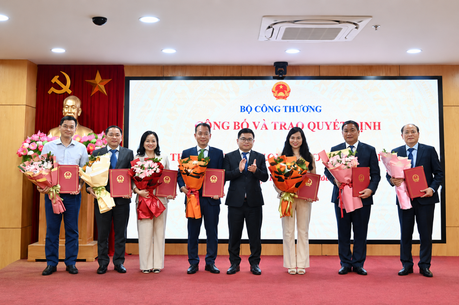 Bộ Công Thương trao quyết định điều động, bổ nhiệm cán bộ