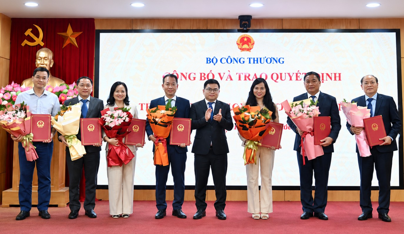 Bộ Công Thương trao quyết định điều động, bổ nhiệm cán bộ