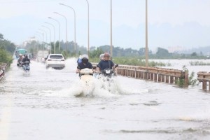 Yêu cầu bảo đảm an toàn giao thông trước lũ trên nhiều tuyến sông