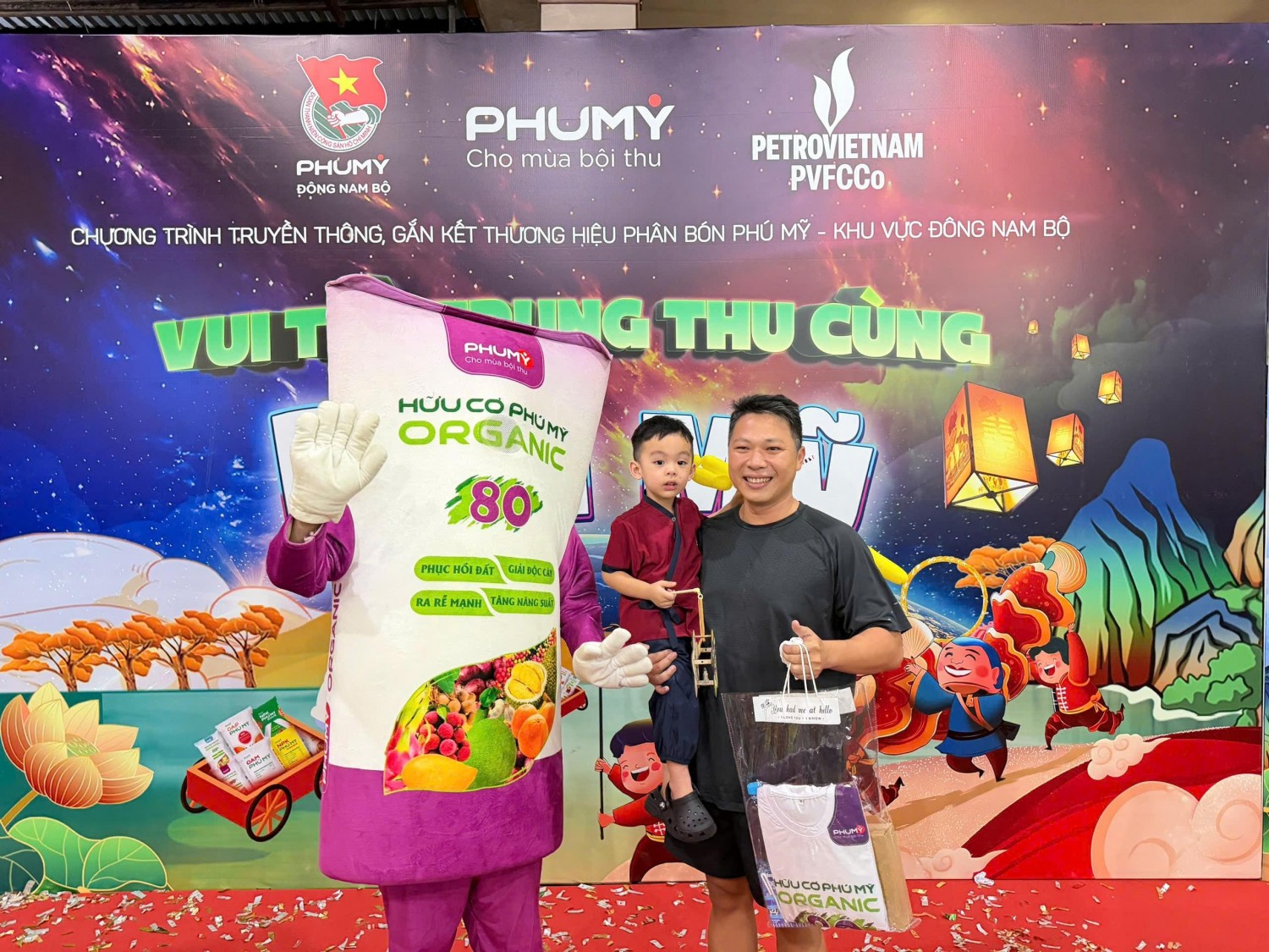 Phú Mỹ mang Tết Trung thu yêu thương đến con em nhà nông PVFCCo - Phú Mỹ mang Tết Trung thu yêu thương đến con em nhà nông