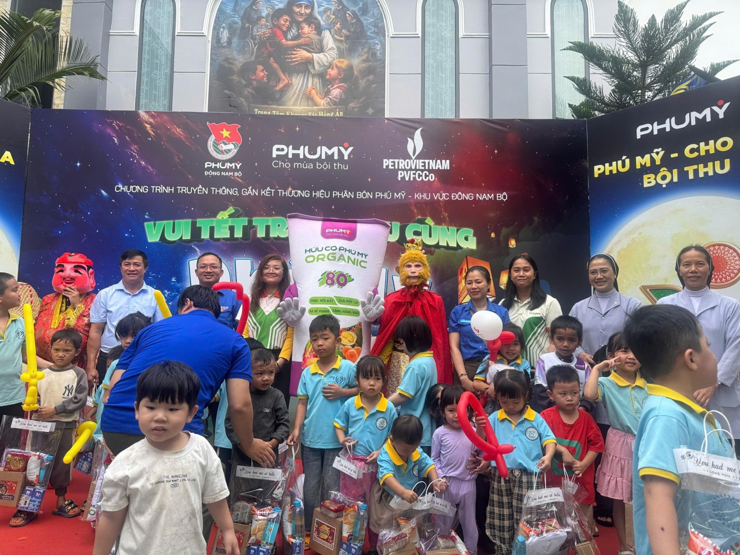 Phú Mỹ mang Tết Trung thu yêu thương đến con em nhà nông PVFCCo - Phú Mỹ mang Tết Trung thu yêu thương đến con em nhà nông