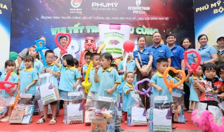 PVFCCo - Phú Mỹ mang Tết Trung thu yêu thương đến con em nhà nông