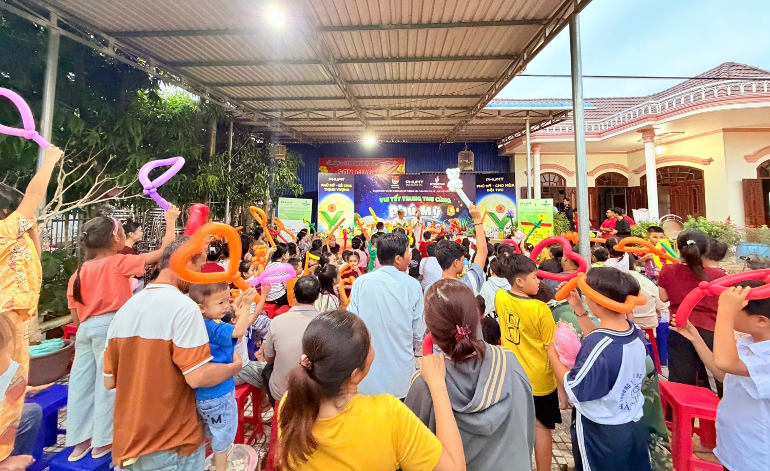 Phú Mỹ mang Tết Trung thu yêu thương đến con em nhà nông PVFCCo - Phú Mỹ mang Tết Trung thu yêu thương đến con em nhà nông