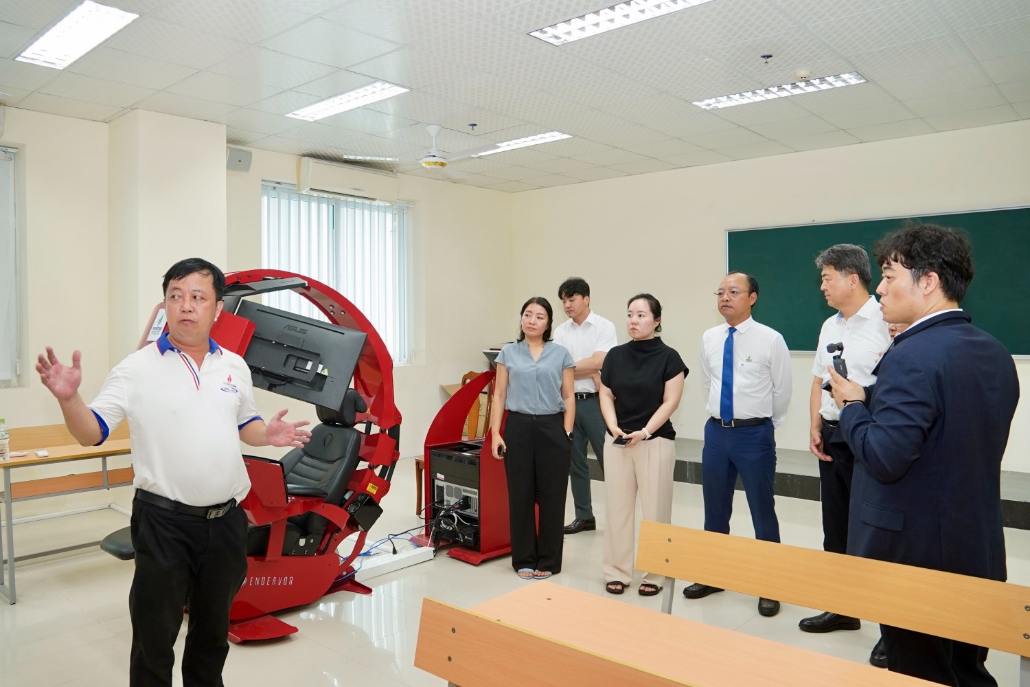 PV College và đối tác Hàn Quốc trao đổi hợp tác đào tạo nhân lực điện hạt nhân