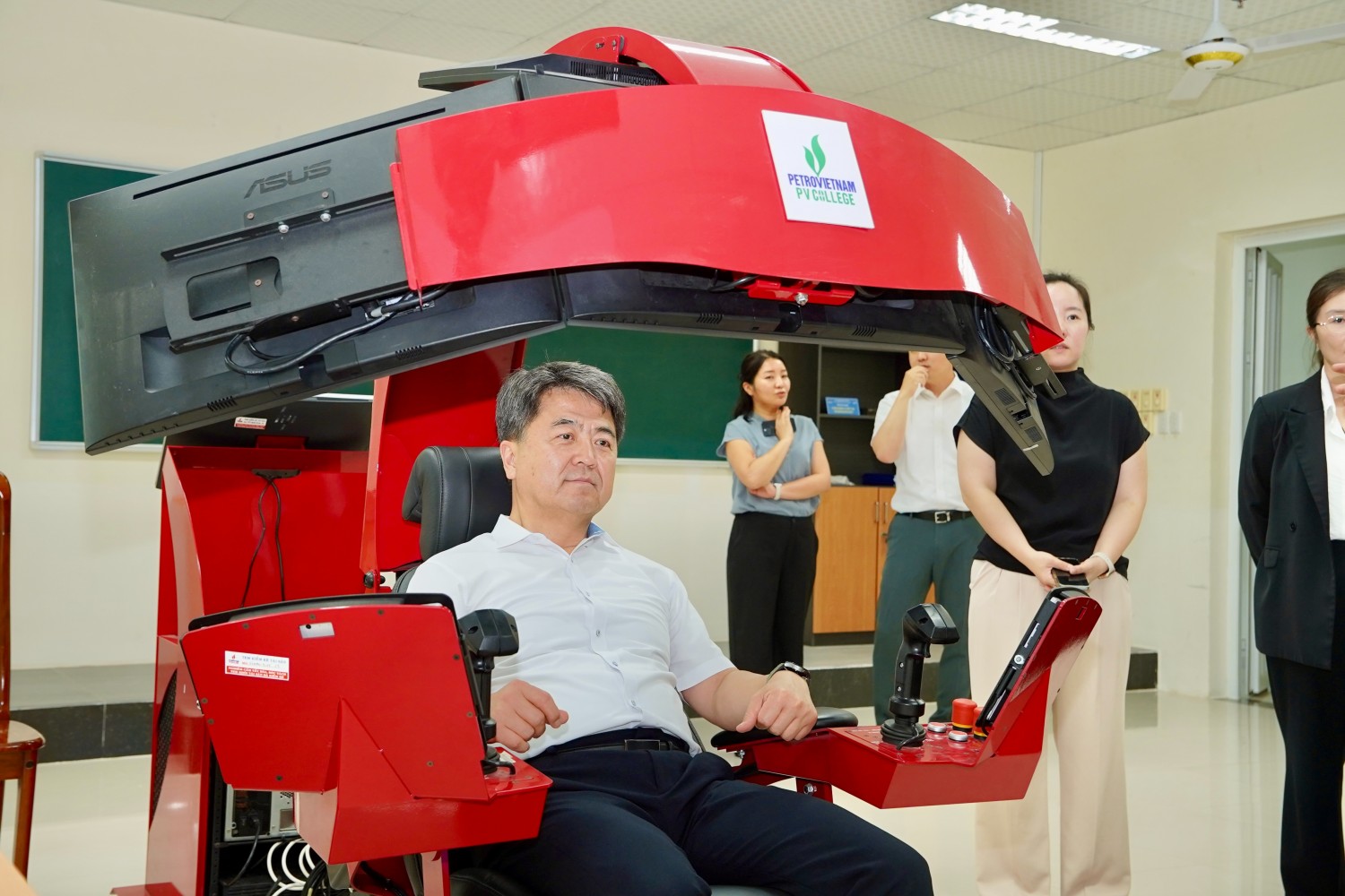 PV College và đối tác Hàn Quốc trao đổi hợp tác đào tạo nhân lực điện hạt nhân