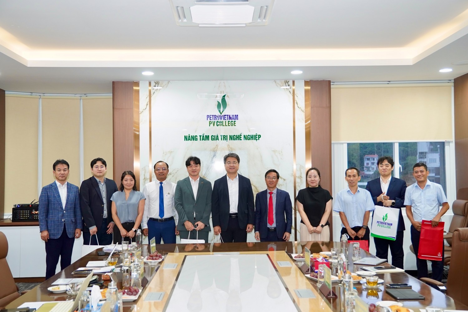 PVCollege và đối tác Hàn Quốc trao đổi hợp tác đào tạo nhân lực điện hạt nhân PV College và đối tác Hàn Quốc trao đổi hợp tác đào tạo nhân lực điện hạt nhân