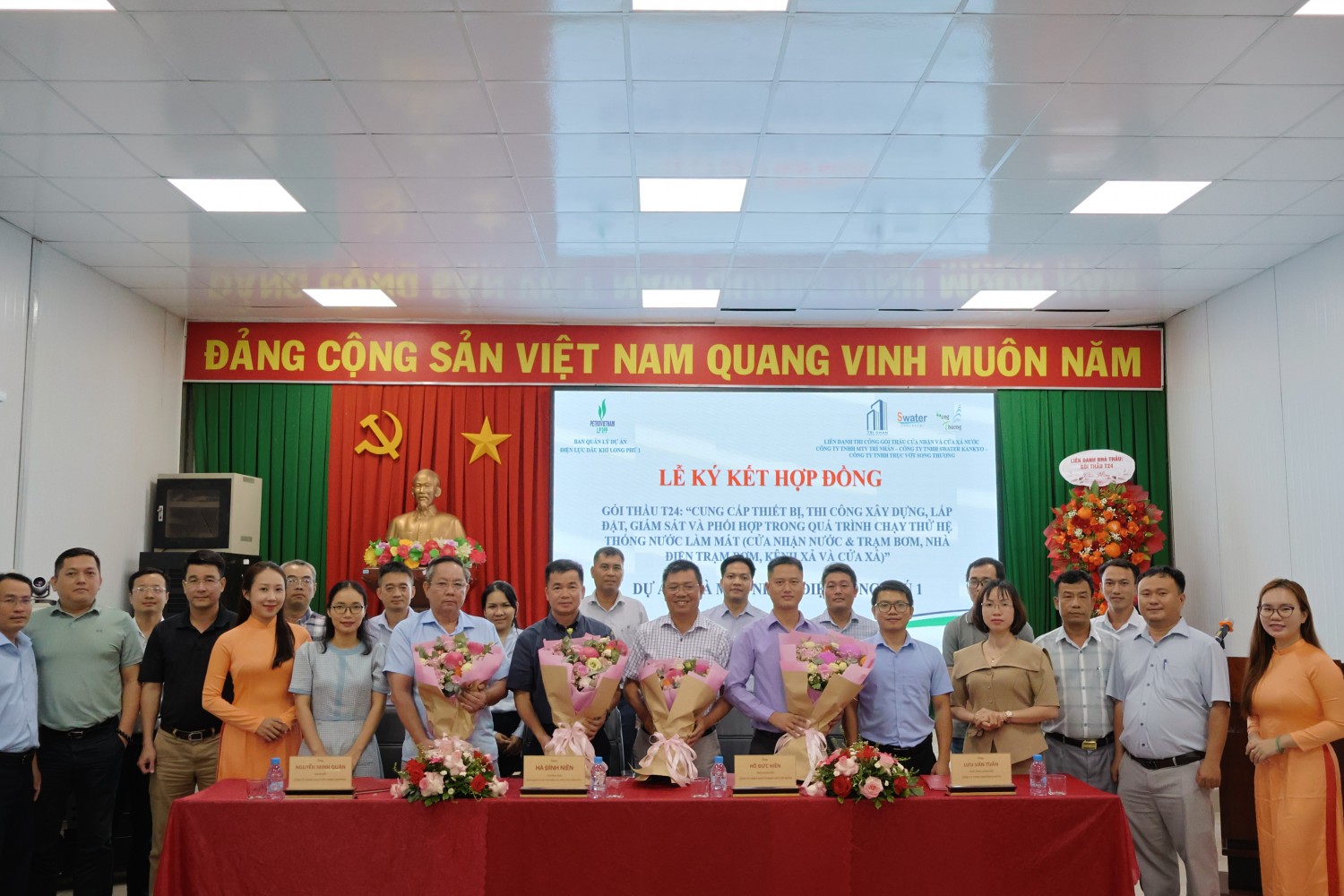Long Phú 1 ký gói thầu T24, thúc tiến độ trên đường găng Long Phú 1 ký gói thầu T24, thúc tiến độ trên đường găng
