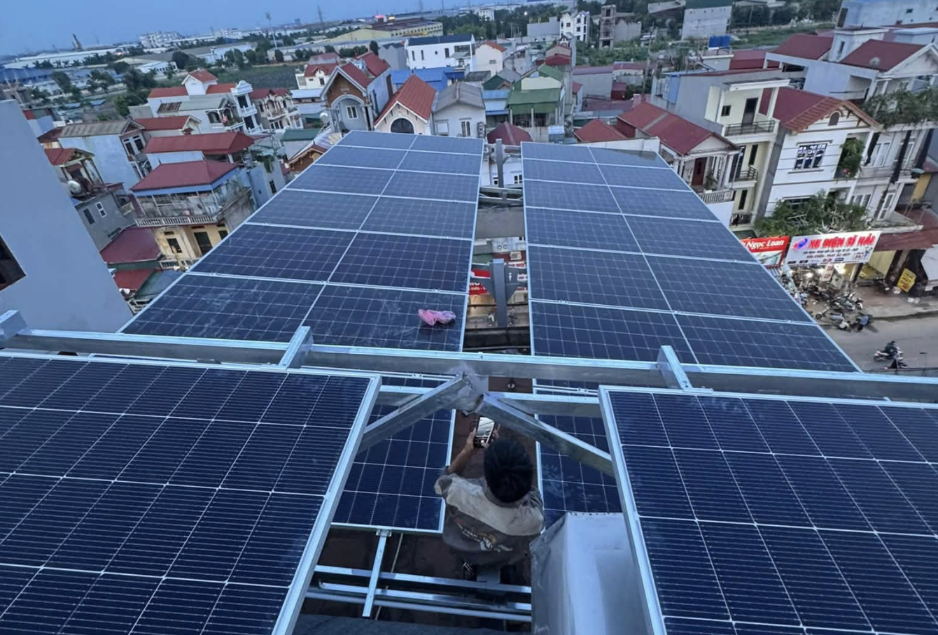 Tin tức nổi bật ngày 17/9: Hơn 15.600 khách hàng ở miền Bắc lắp đặt điện mặt trời mái nhà Tin tức nổi bật ngày 17/9: Hơn 15.600 khách hàng ở miền Bắc lắp đặt điện mặt trời mái nhà