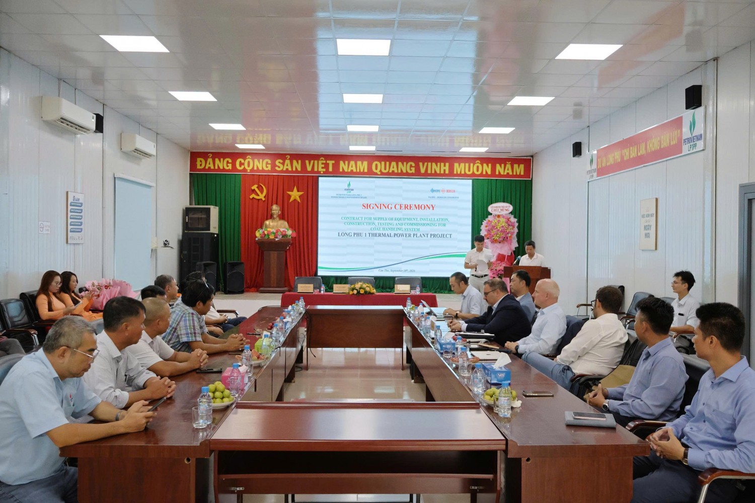 Ký kết hợp đồng thi công hệ thống vận chuyển nhiên liệu Dự án NMNĐ Long Phú 1