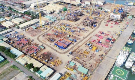 Cảng, bãi chế tạo cần đi trước trong xây dựng trung tâm năng lượng tái tạo