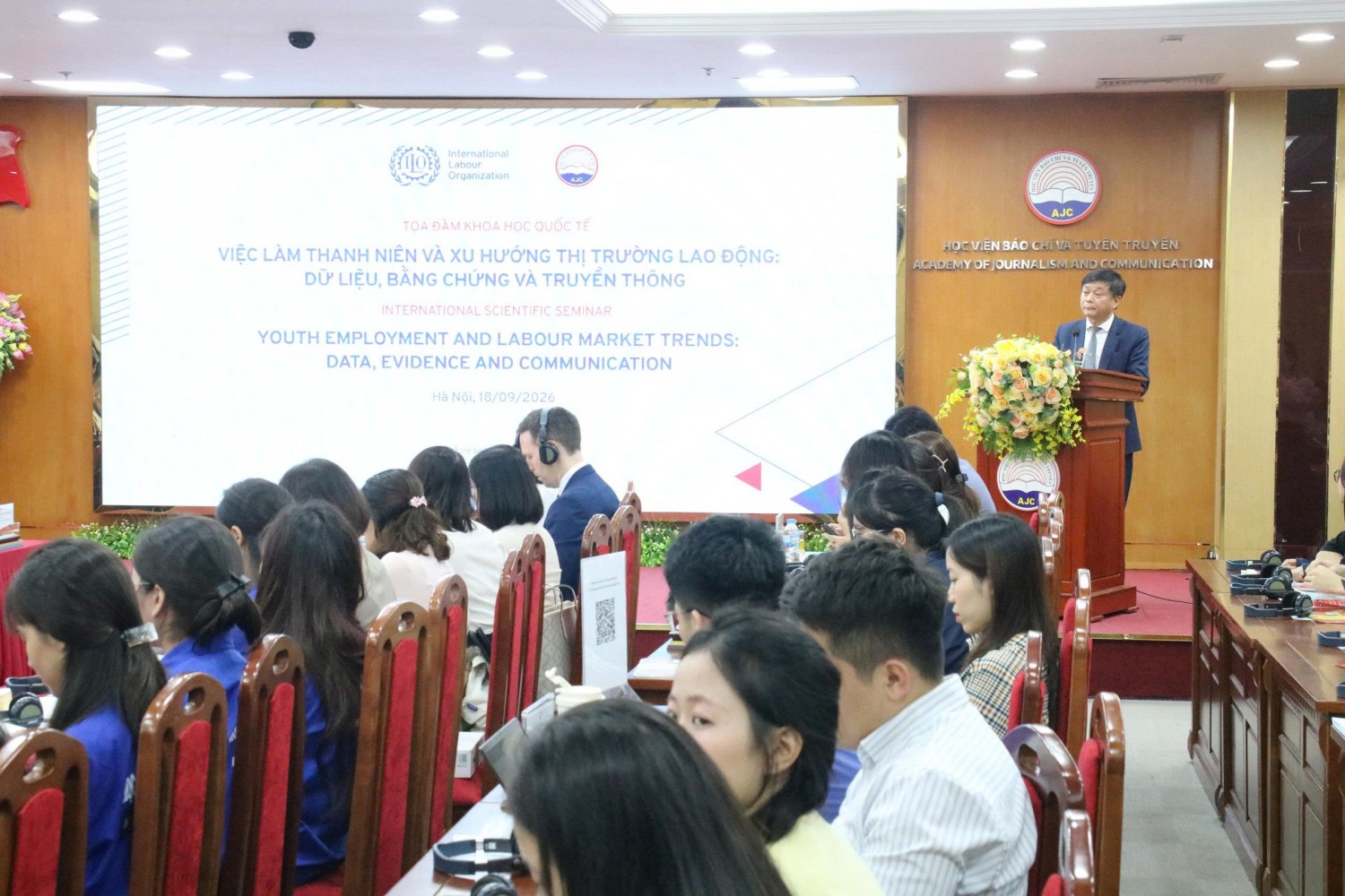 Chuyện gì đang xảy ra ở nhóm thanh niên Chuyện gì đang xảy ra ở nhóm thanh niên