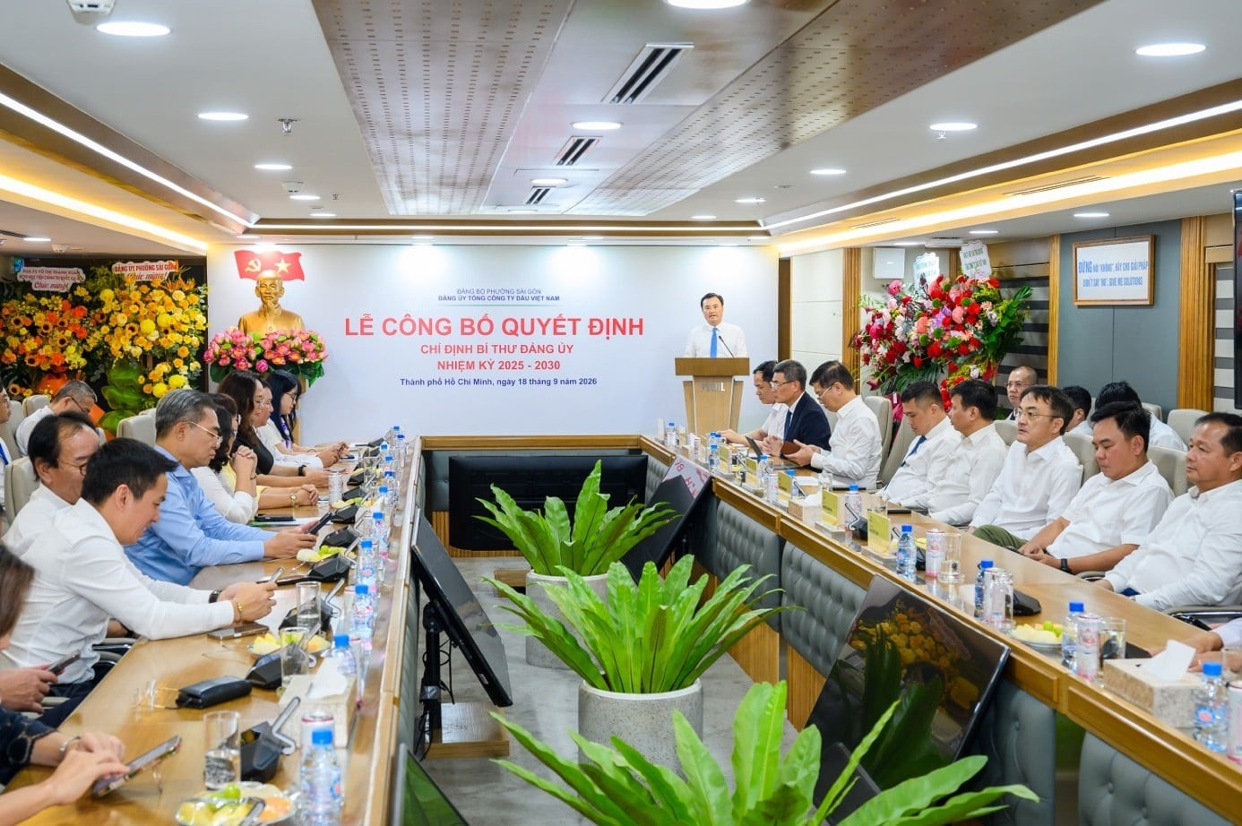 Đồng chí Dương Mạnh Sơn giữ chức Bí thư Đảng ủy PVOIL