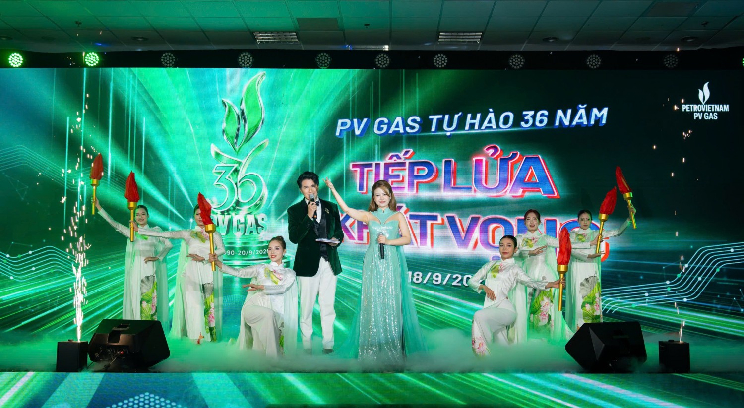 PV GAS kỷ niệm 36 năm thành lập: Tiếp lửa khát vọng, vững bước tương lai PV GAS kỷ niệm 36 năm thành lập: Tiếp lửa khát vọng, vững bước tương lai