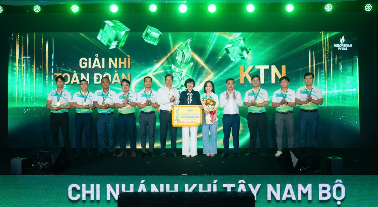 PV GAS kỷ niệm 36 năm thành lập: Tiếp lửa khát vọng, vững bước tương lai PV GAS kỷ niệm 36 năm thành lập: Tiếp lửa khát vọng, vững bước tương lai